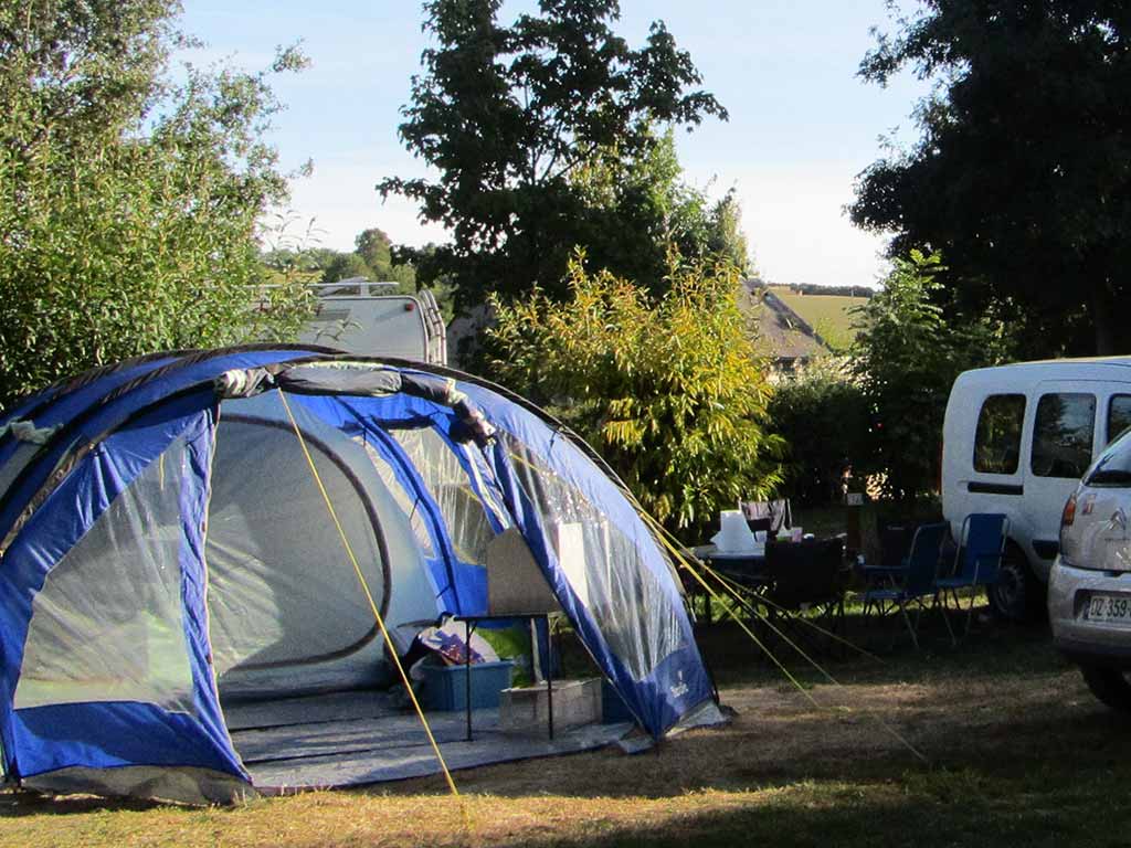emplacement de camping bord de lac brulon dans la Sarthe